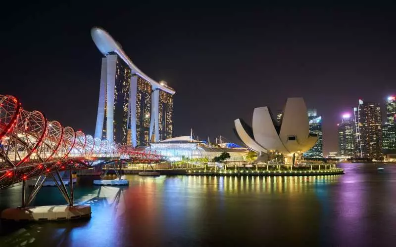 چه چیزی سنگاپور را به یک بهشت ​​مالیاتی تبدیل می کند؟