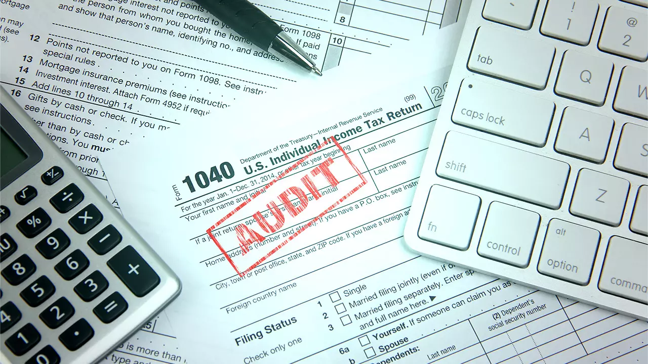 کسب و کارهای نقدی چه کاری می توانند انجام دهند تا از حسابرسی مالیاتی IRS جلوگیری کنند؟