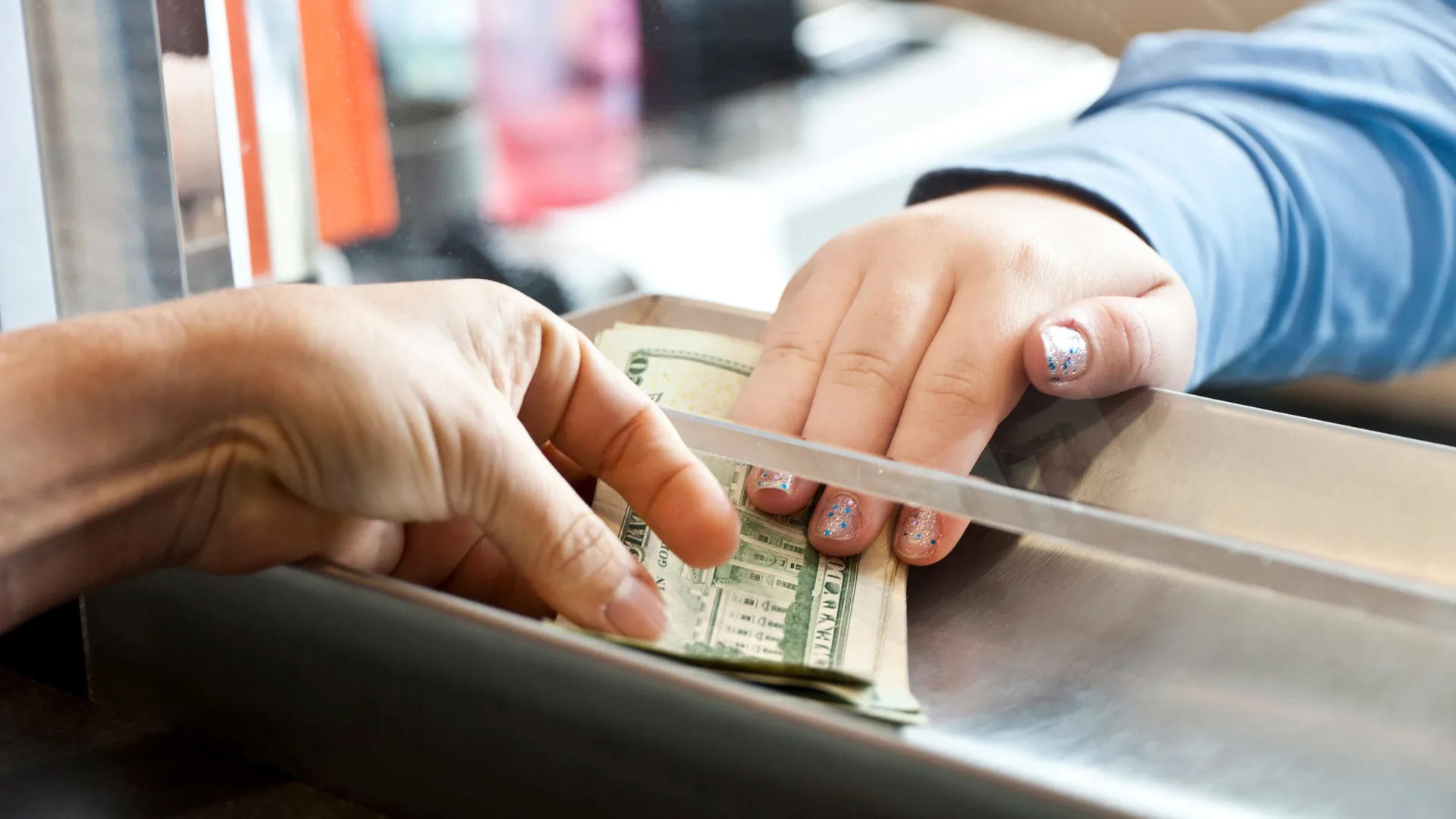 اگر همه مردم برای دریافت پولشان به بانک بروند چه می شود؟