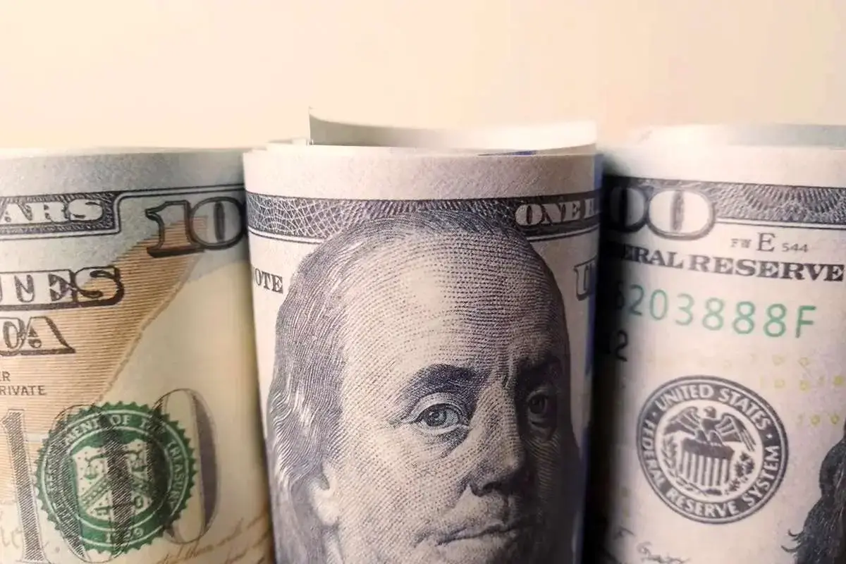 رکورد دلار، افت سکه